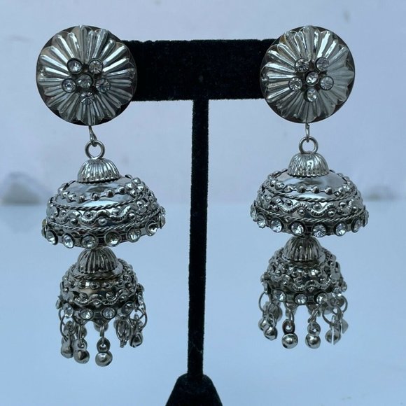 Fashion Earrings Silver Tone Fancy Jewelry Crystal Accents Traditional Earrings - Picture 5 of 11